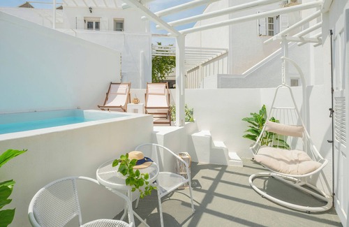 Perissa Apartment | Loukas & Emma "Studio with hot tub"