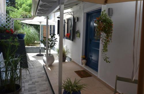 Perama House | Loula's Cottage