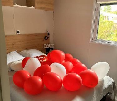 Henonville Ski Chalet | Love room