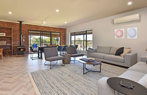 Lovedale House | Lovedale Pet/Family Friendly Homestead Pool Fireplace Wifi BBQ