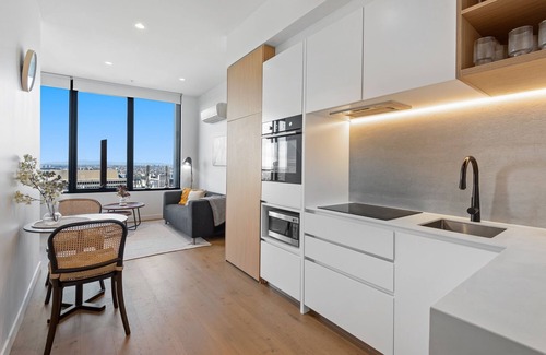 Heidelberg Heights Apartment | Lovely 1-Bed Pad with Balcony, Gym & Pool