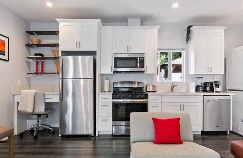 North Hollywood Cottage | Lovely 1 Bedroom House Near Universal & N. Hollywood