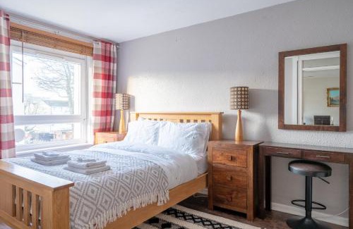 North West Apartment | Lovely 1-bedroom property with balcony in West end