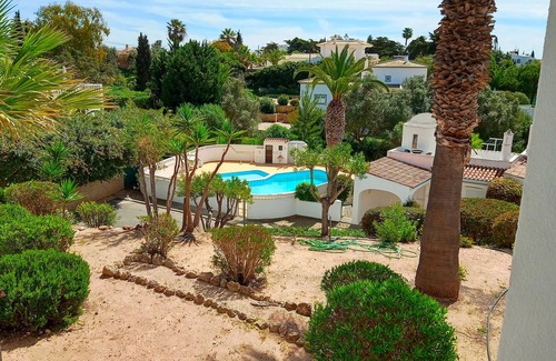 Areias Dos Moinhos House | Lovely 2 bedroom end townhouse in Carvoeiro