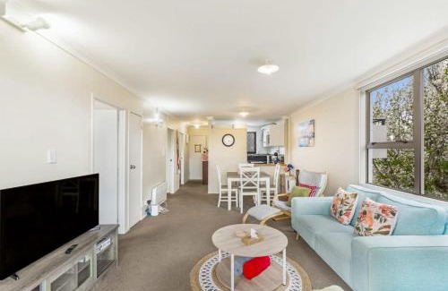 Mount Eden Apartment | Lovely 2-Bedroom Rental with Parking Zodiak Stays