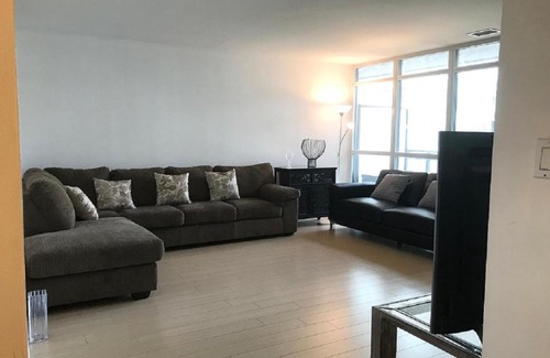 CityPlace Apartment | Lovely 3-Bedroom corner suite *10