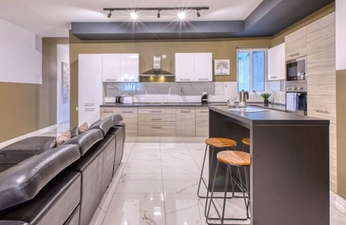 Tal-Ibrag Apartment | Lovely 3BR maisonette, spacious w/Wifi, AC & Pool