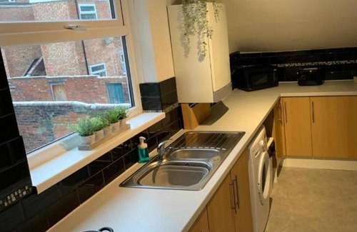 Gateshead Apartment | Lovely 4-bedroom maisonette Gateshead free parking