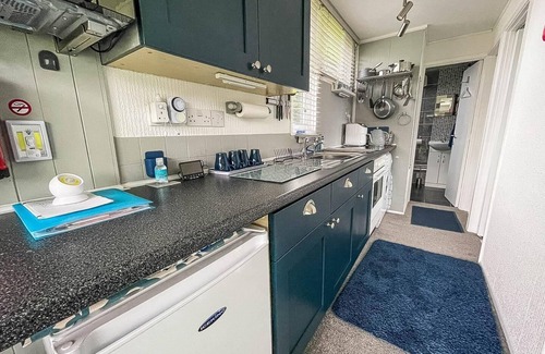 Heacham Ski Chalet | Lovely 4 berth chalet in the coastal village of Heacham, ref 92018CS