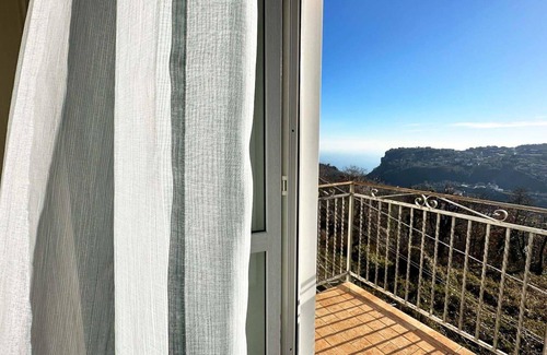 San Lazzaro Apartment | Lovely 6-bed Apartment on the Amalfi Coast