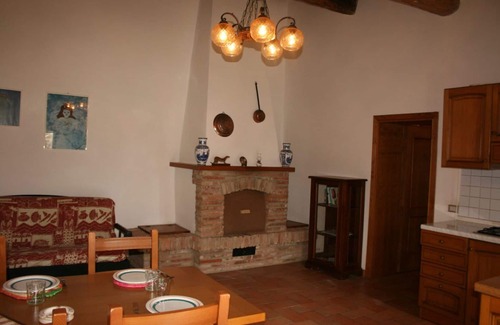 Castiglion Fiorentino Apartment | Lovely apartment for 4 people with pool, WIFI, TV and pets allowed, close to Cortona