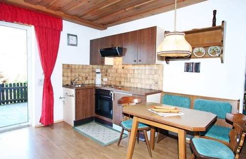 Pfons Apartment | Lovely apartment for 5 people with TV, terrace and panoramic view