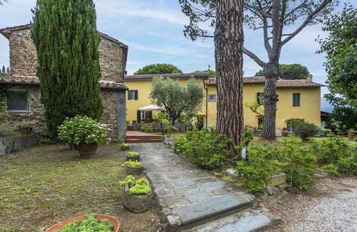 Monsummano Terme Villa | Lovely apartment in villa for 6 guests with WIFI, private pool, TV, patio and pets allowed