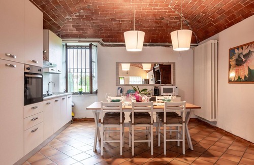 Castell'Alfero Apartment | Lovely apartment for 4 guests with pool, WIFI, TV, patio and pets allowed
