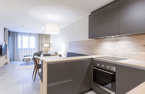 Treffen Apartment | Lovely apartment for 4 guests with private pool, WIFI, TV, balcony and parking