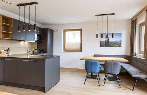 Paß Thurn Apartment | Lovely apartment for 6 guests with WIFI, pool, TV and balcony
