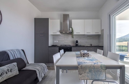 La Muddizza Apartment | Lovely apartment for 5 people with pool, WIFI, A/C, TV and patio