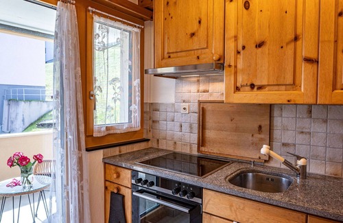 Samedan Apartment | Lovely apartment for 3 people with WIFI, TV, terrace, pets allowed and panoramic view
