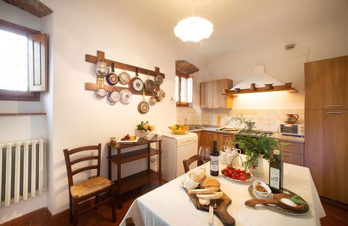 San Casciano in Val di Pesa Apartment | Lovely apartment for 4 guests with WIFI, pool and TV, close to Florence