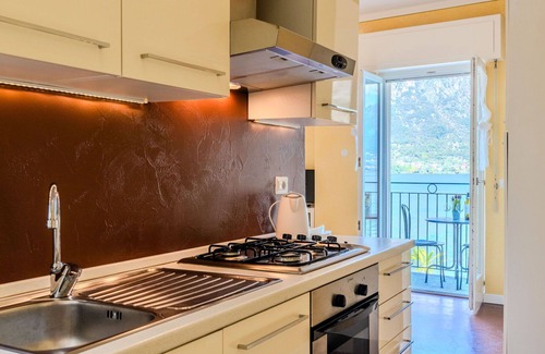Claino Con Osteno Apartment | Lovely apartment for 4 people with WIFI, TV and balcony