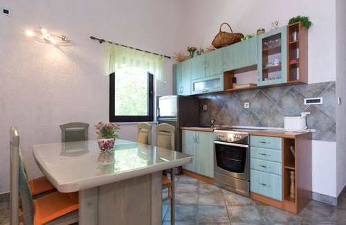 Senj Apartment | Lovely apartment for 4 people with A/C, WIFI, TV, terrace and pets allowed