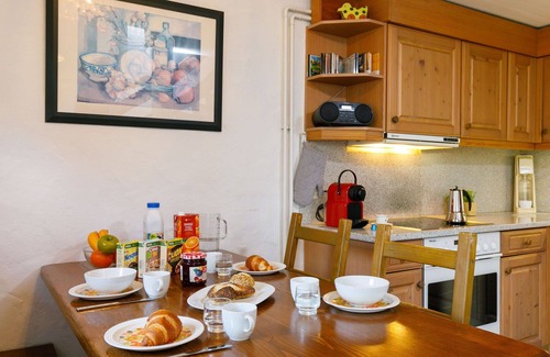 Sonvico Apartment | Lovely apartment for 5 people with WIFI, pool, TV, patio, pets allowed and panoramic view