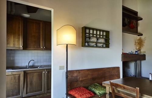 Capolona Apartment | Lovely apartment for 5 people with WIFI, pool, TV, pets allowed and panoramic view, close to Are.