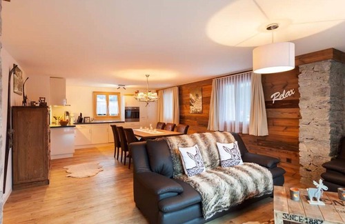 Saas-Fee Apartment | Lovely apartment for 6 people with WIFI, TV, balcony and pets allowed