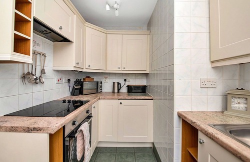 Thirsk Apartment | Lovely apartment for 6 people with WIFI, pool, hot tub and terrace