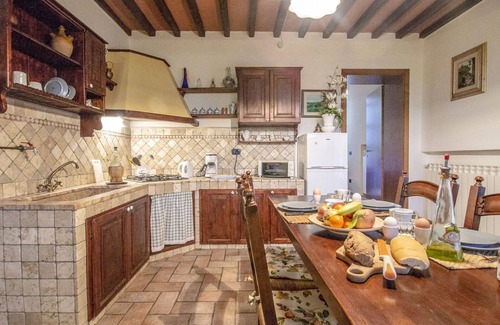Poggiarello Villa | Lovely apartment in villa with pool, WIFI, TV, terrace and pets allowed, close to San Gimignano
