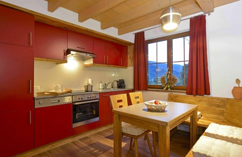 Bodensdorf House | Lovely apartment in villa for 8 guests with WIFI, TV, terrace and parking