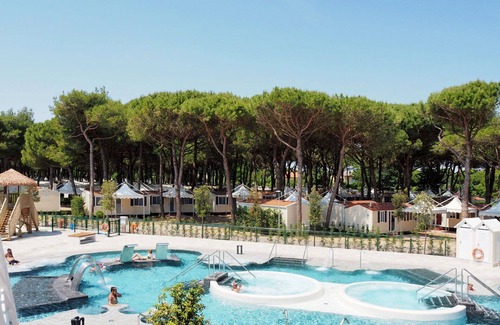 Cavallino-Treporti House | Lovely apartment in villa for 6 people with pool, A/C, WIFI, TV and terrace