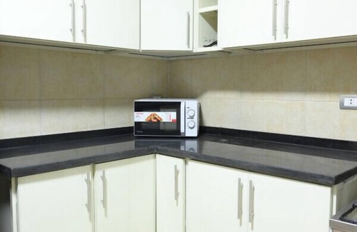 Al Duqqi Apartment | Lovely apt 3 BR in Ad Doqi