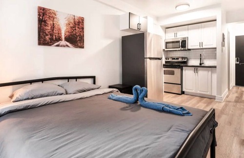 La Petite-Patrie Apartment | Lovely Brand New Studio W/ac & Balcony