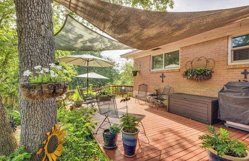 College Station Cottage | Lovely Bryan Home w/Deck - 4 Mi to Kyle Field!