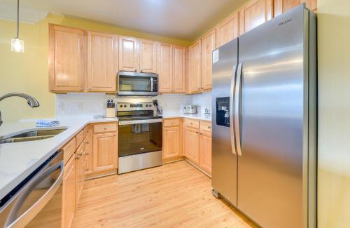 Calabash Apartment | Lovely Calabash Condo with Balcony, 11 Mi to Beach!