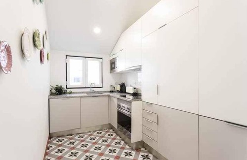 Merces Apartment | Lovely Flat with A/C Great Location Strong Wi-Fi