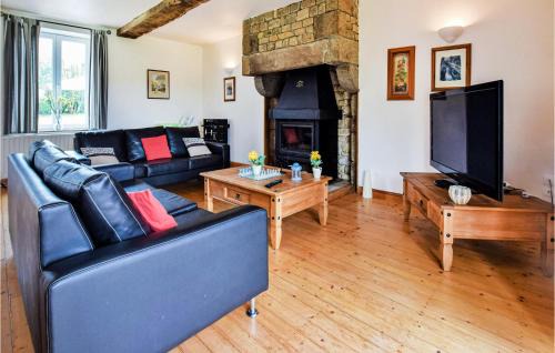 Saint-Germain-de-Tallevende-la-Lande-Vaumont House | Lovely Home In Vire Normandie With Wifi