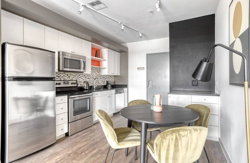 Near Northeast Apartment | Lovely H Street 2BR w/Gym & W/D, near Union Station, by Blueground