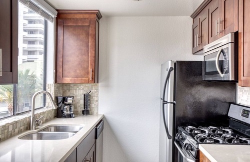Hollywood Hills West Apartment | Lovely Hollywood 1BR w/Pool, walk to metro, restaurants, by Blueground