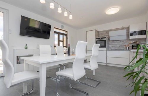 Donji Prolozac House | Lovely home in Donji Prolozac with WiFi