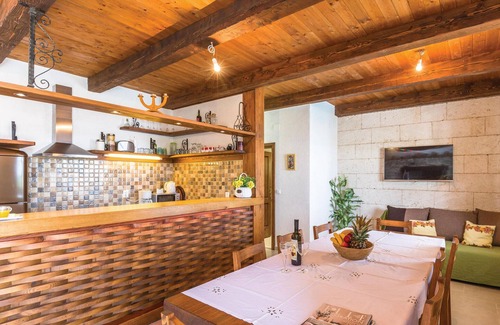 Tucepi House | Lovely home in Gornje Tucepi with WiFi