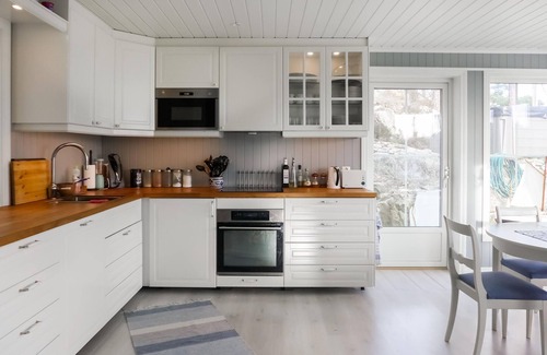 Hovag House | Lovely home in Høvåg with WiFi