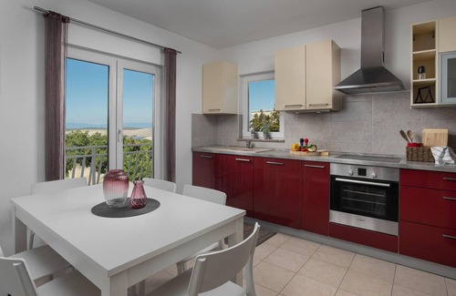 Jadranovo House | Lovely home in Jadranovo with WiFi
