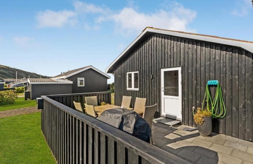 Logstor House | Lovely Home In Løgstør With Kitchen