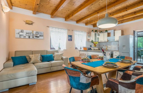 Krk House | Lovely home in Lakmartin