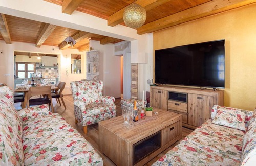 Lovrec House | Lovely home in Lovrec with kitchen