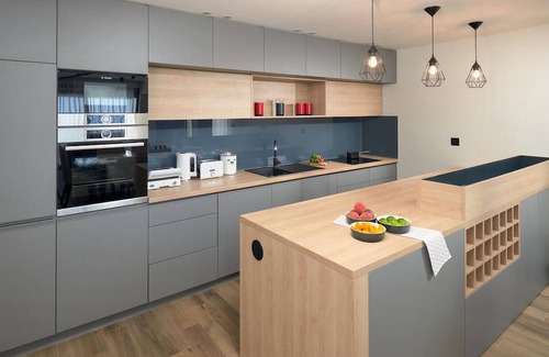 Veliko Brdo House | Lovely home in Makarska with sauna