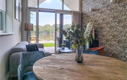 Oosterwolde House | Lovely Home In Oosterwolde With Wifi