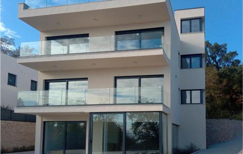 Opric House | Lovely Home In Opric With Wifi